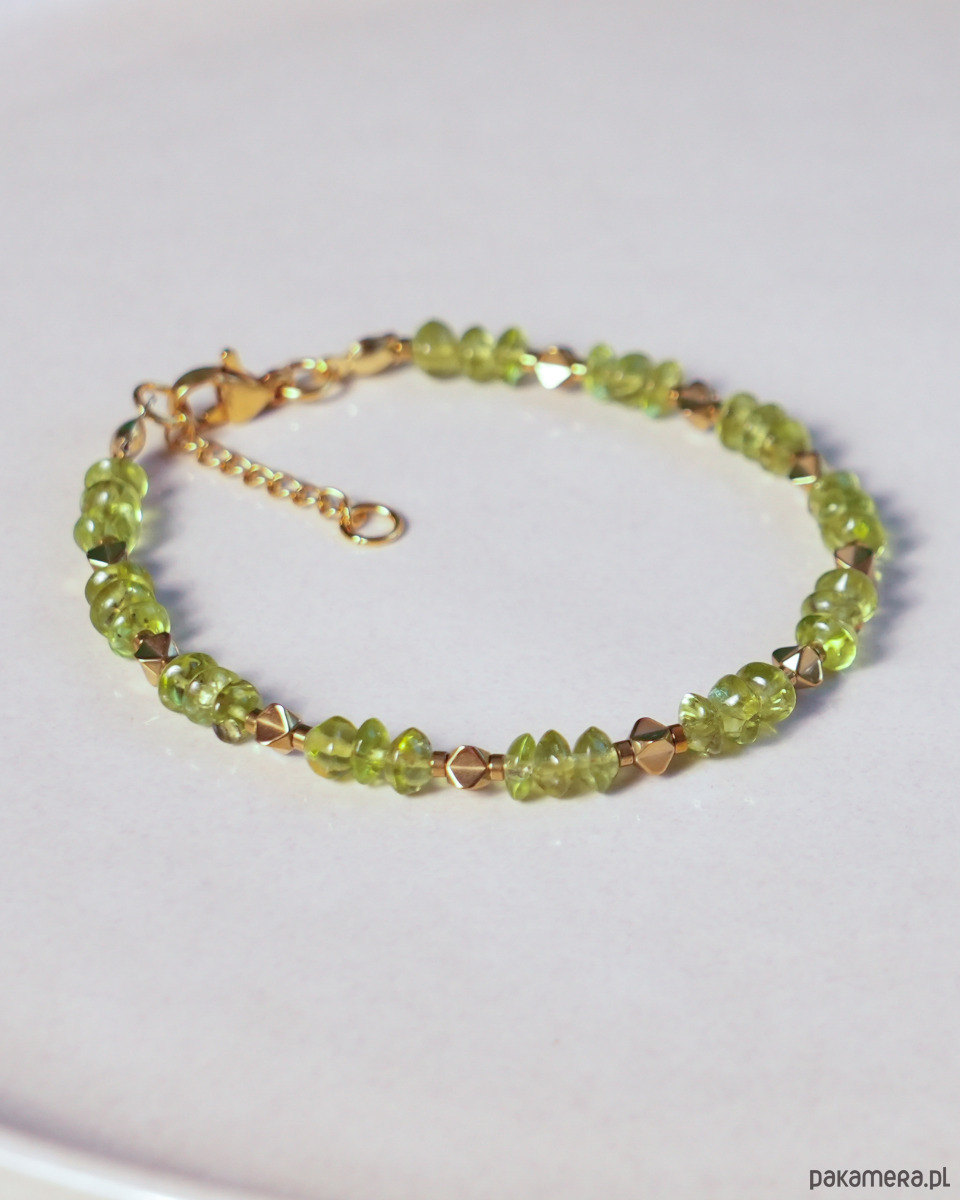 bransoletki z kamieni naturalnych Delikatna zielona bransoletka z oliwinu 2