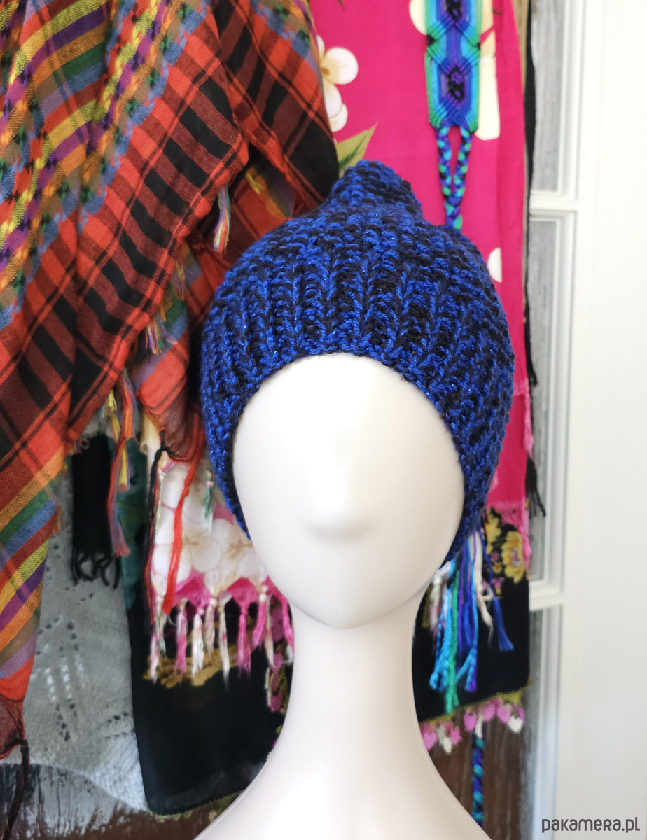 czapki damskie 6929 Czapka Zimowa w Kolorze Królewskiego Granatu i Czerni 3