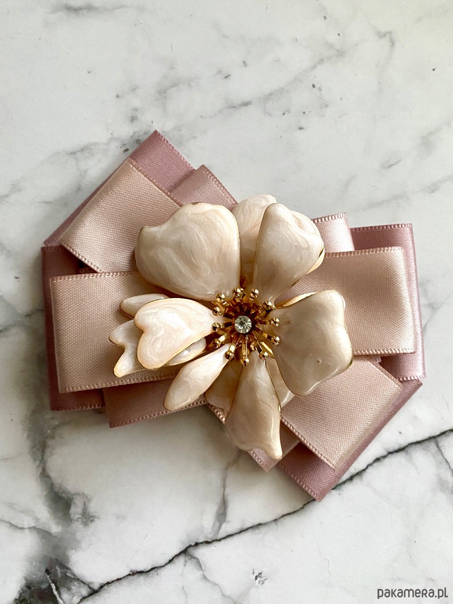 broszki Brosza  z niesamowitym perłowym Kwiatem 3d    NEW 8