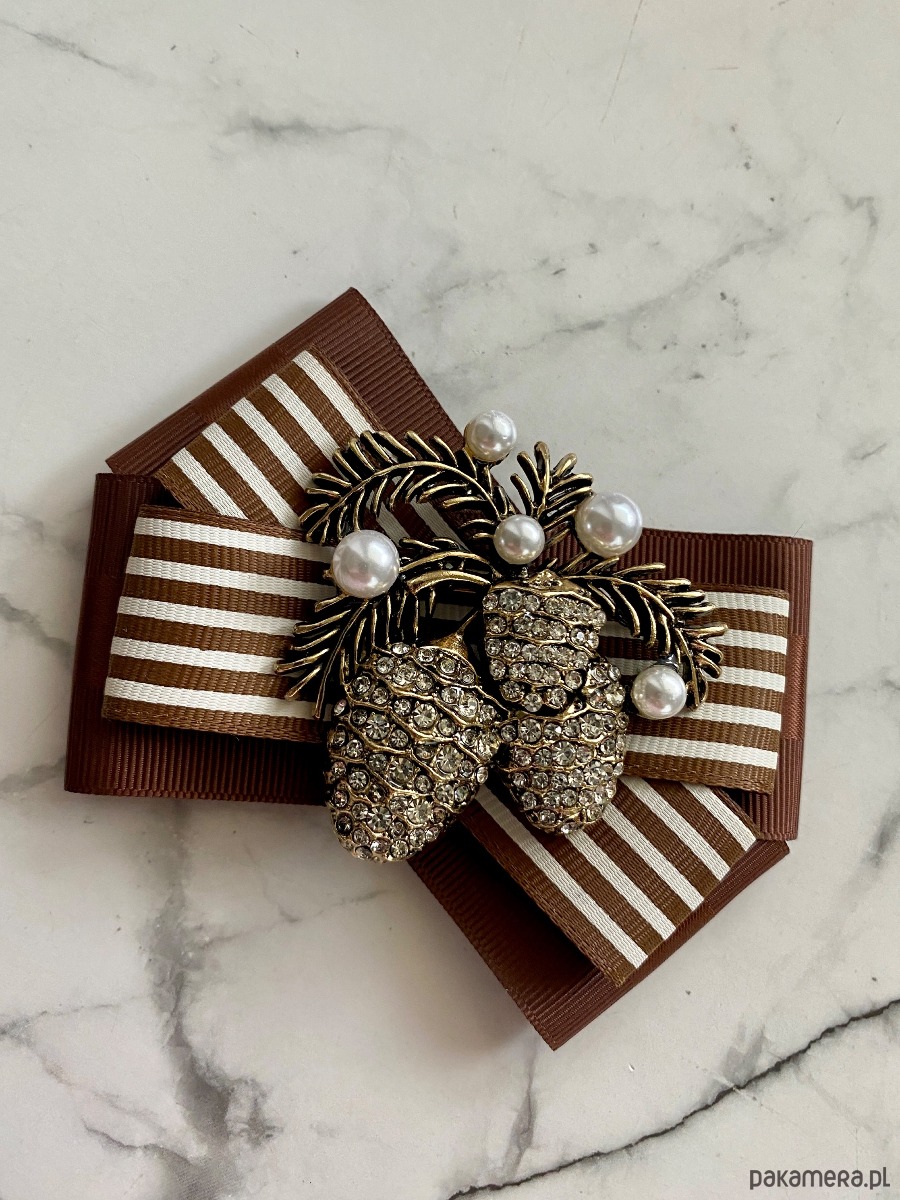 broszki Brosza z okazałymi żołędziami z perłami New Jesień Żołądź 7