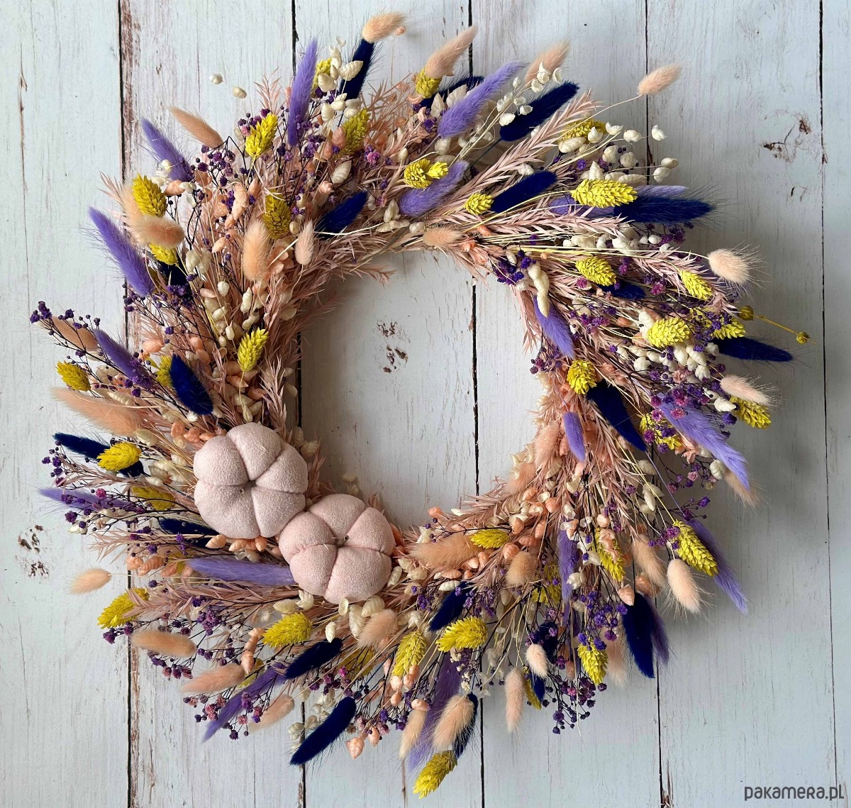 wianki Jesienny wianek z suszonych roślin z materiałowymi dyniami 1