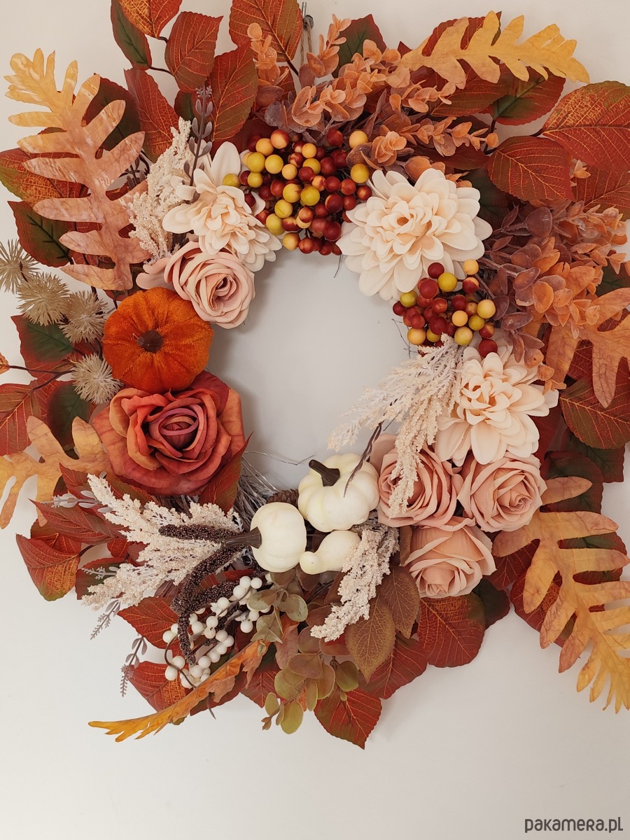 wianki Wianek jesienny z dynią i sztucznymi kwiatami, dekoracja drzwi 3