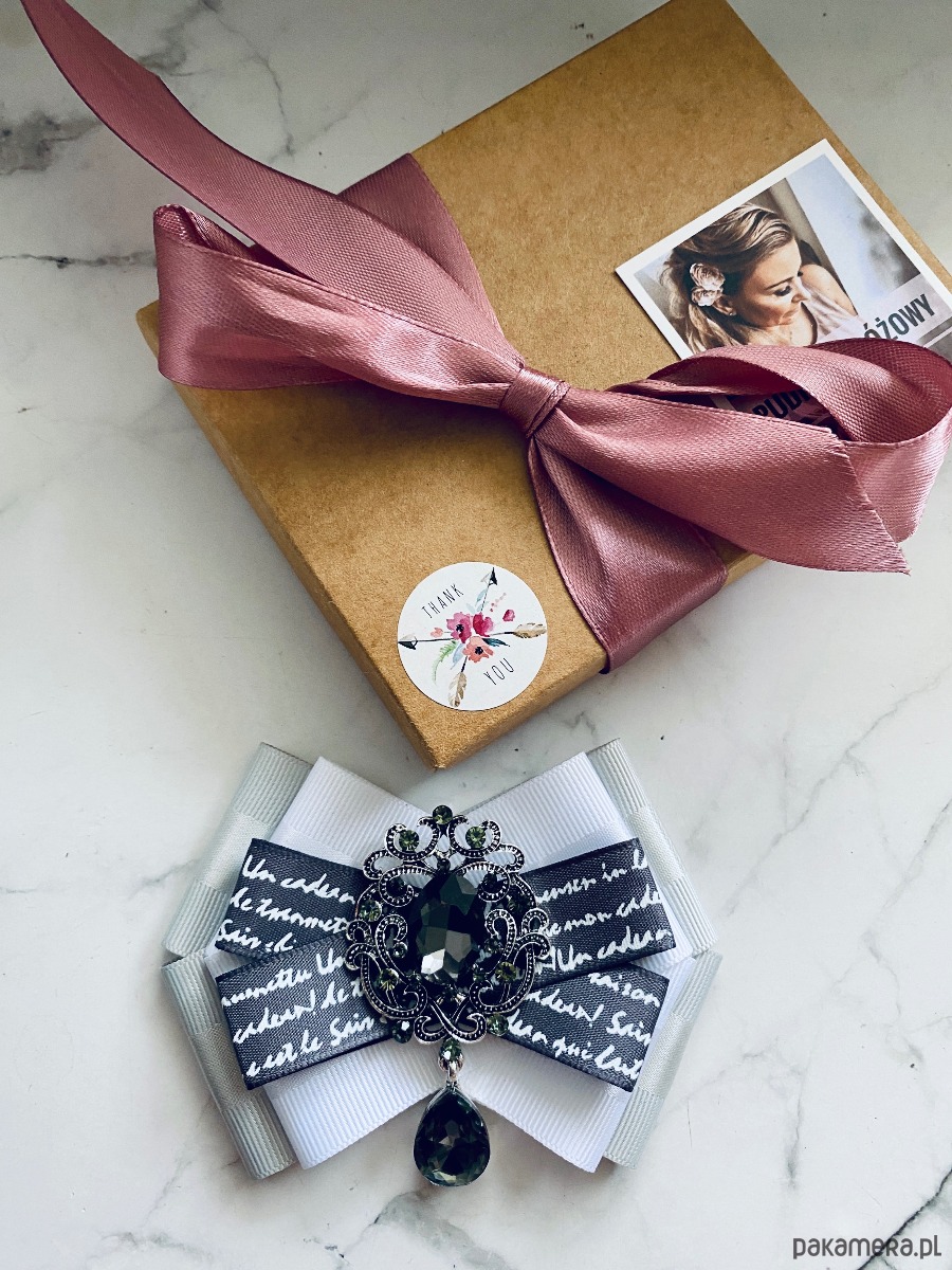 broszki Brosza Black & White z szarą kryształową ozdobą   NEW 6