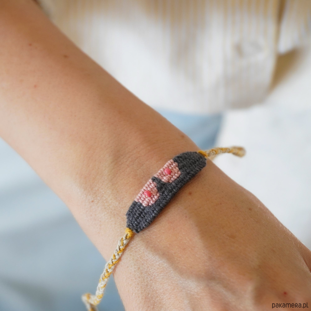 bransoletki na sznurku Tkana ręcznie bransoletka - "Cycki" 1