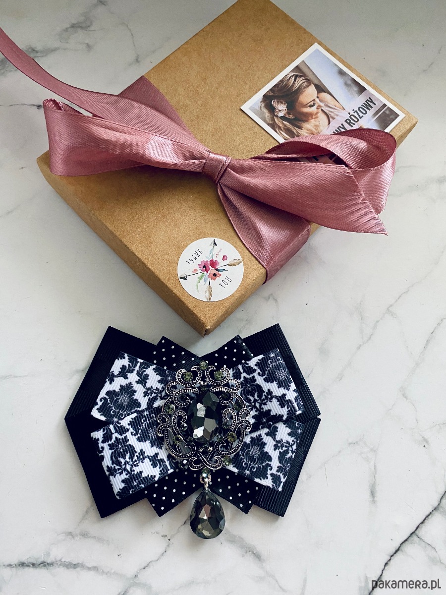 broszki Brosza Black & White z szarą kryształową ozdobą   NEW 6