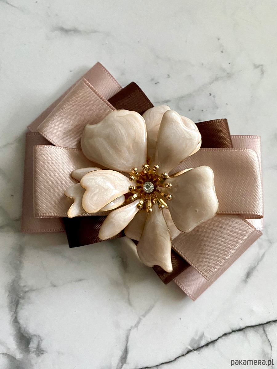 broszki Brosza  z niesamowitym perłowym Kwiatem 3d    NEW 7