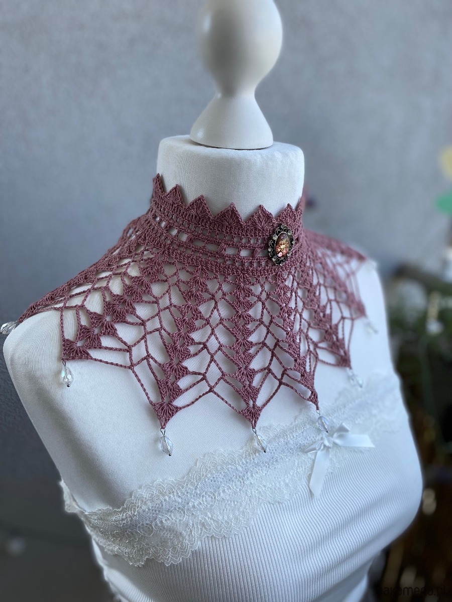 chokery Koronkowy naszyjnik w kolorze vintage rose z kryształkami 4