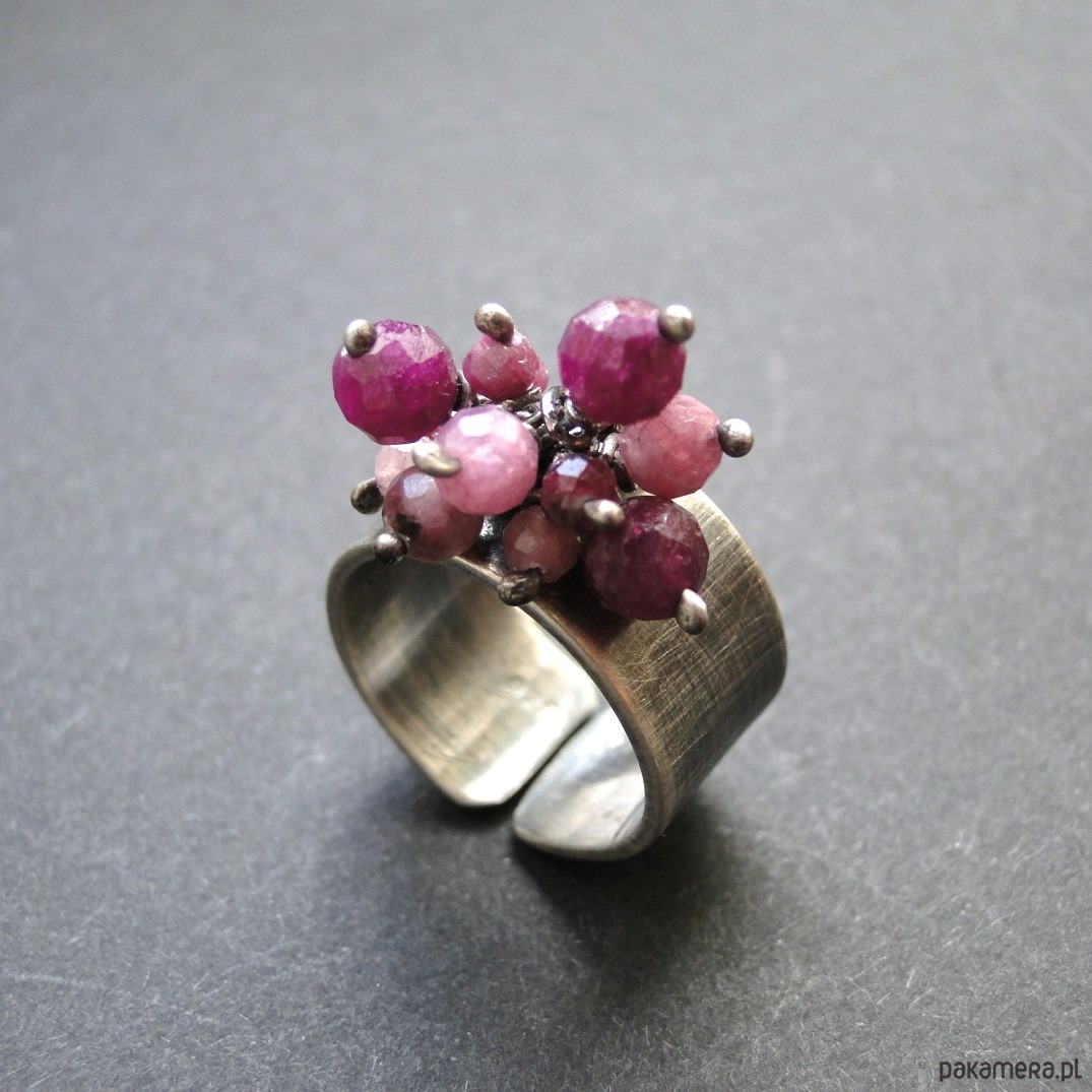 pierścionki srebrne Pierścień Wrzos z rubinami 5
