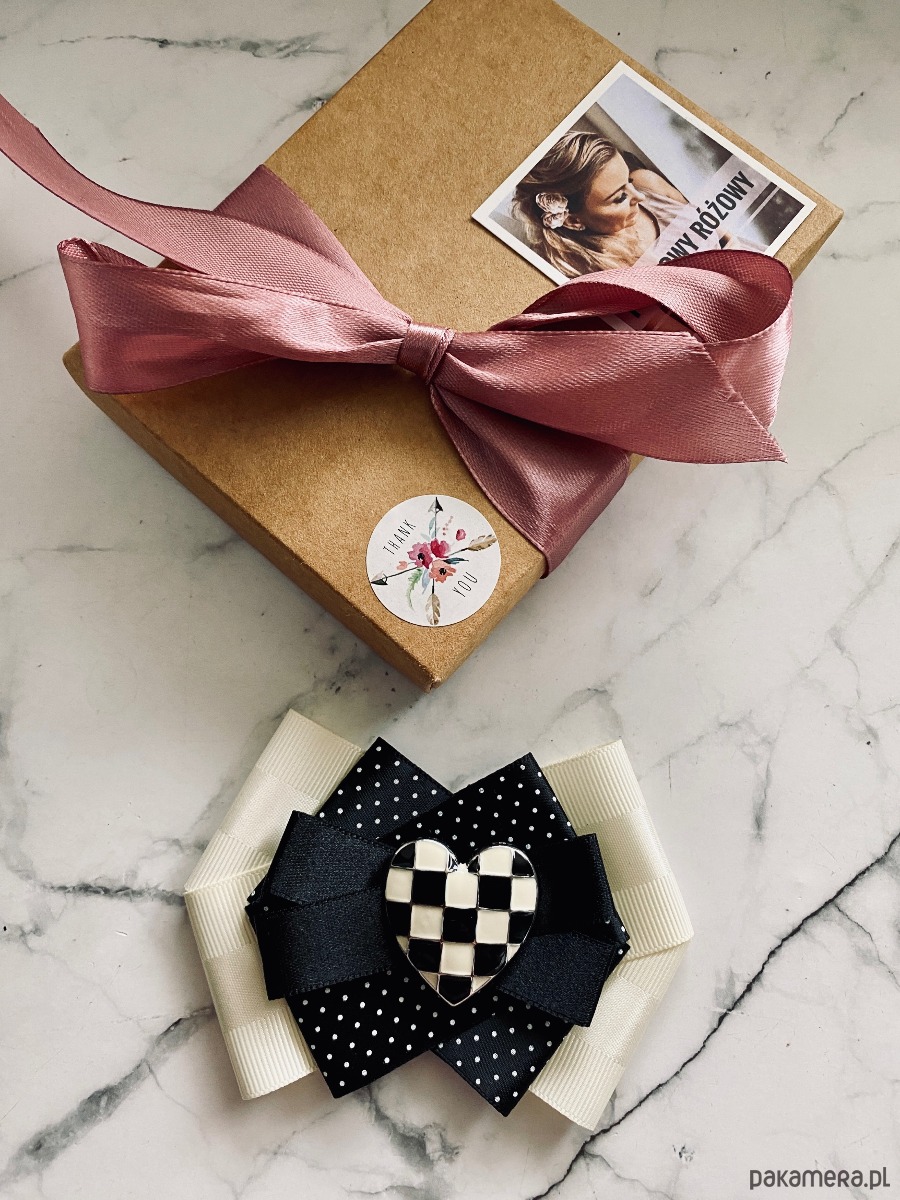 broszki Brosza Black & White z sercem z szachownicy  NEW 8