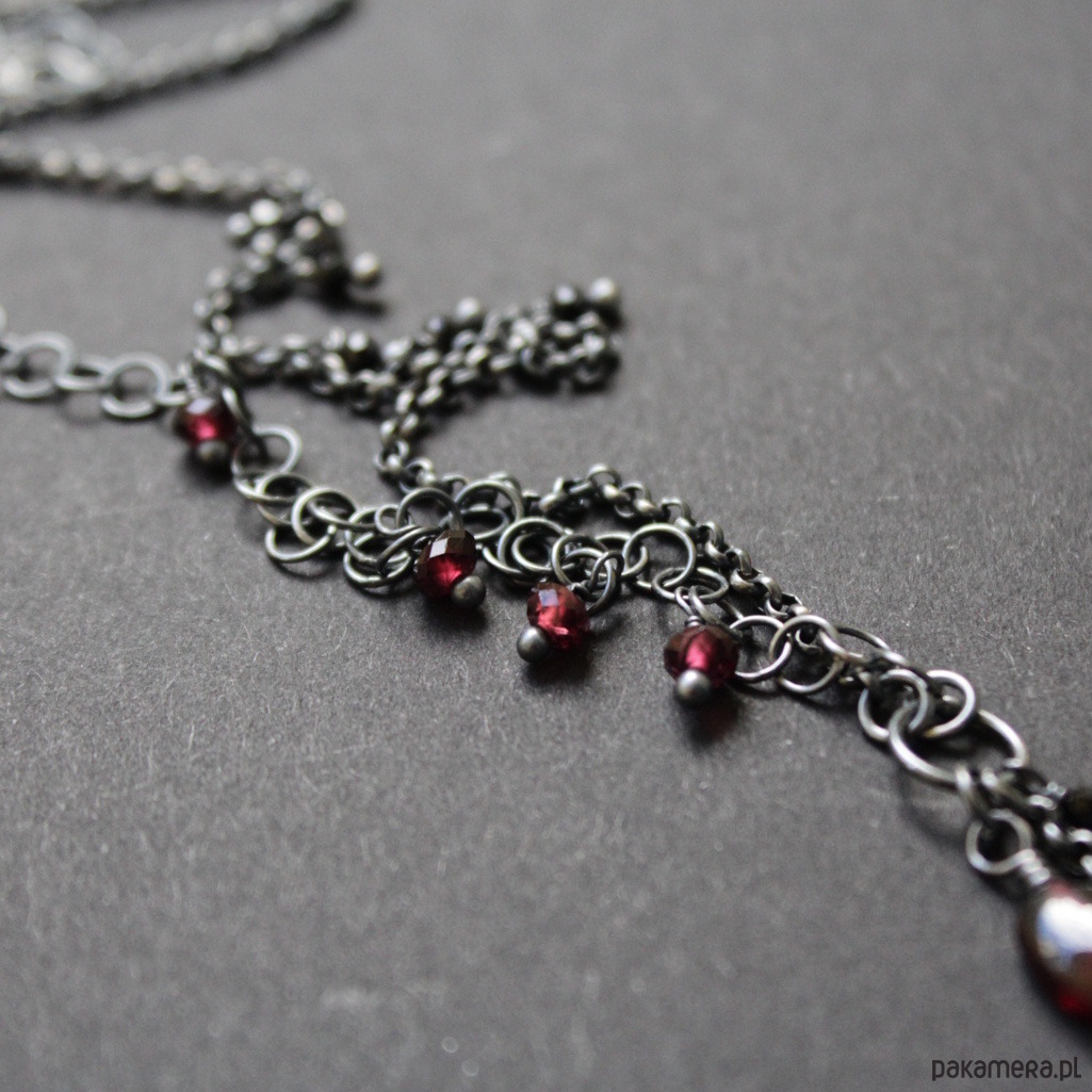 srebrne naszyjniki Naszyjnik Be incredible z granatmi i czarnym turmalinem 2