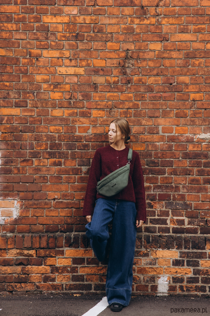 saszetka nerka Nerka XL z grubego nubuku tapicerskiego w kolorze oliwkowym 6