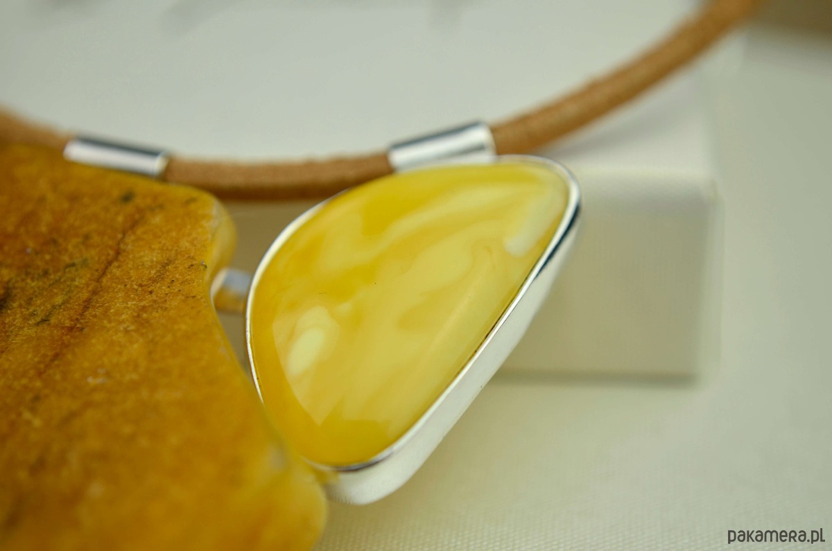 wisiory Naszyjnik z bursztynami: Serce z rzemieniem 2