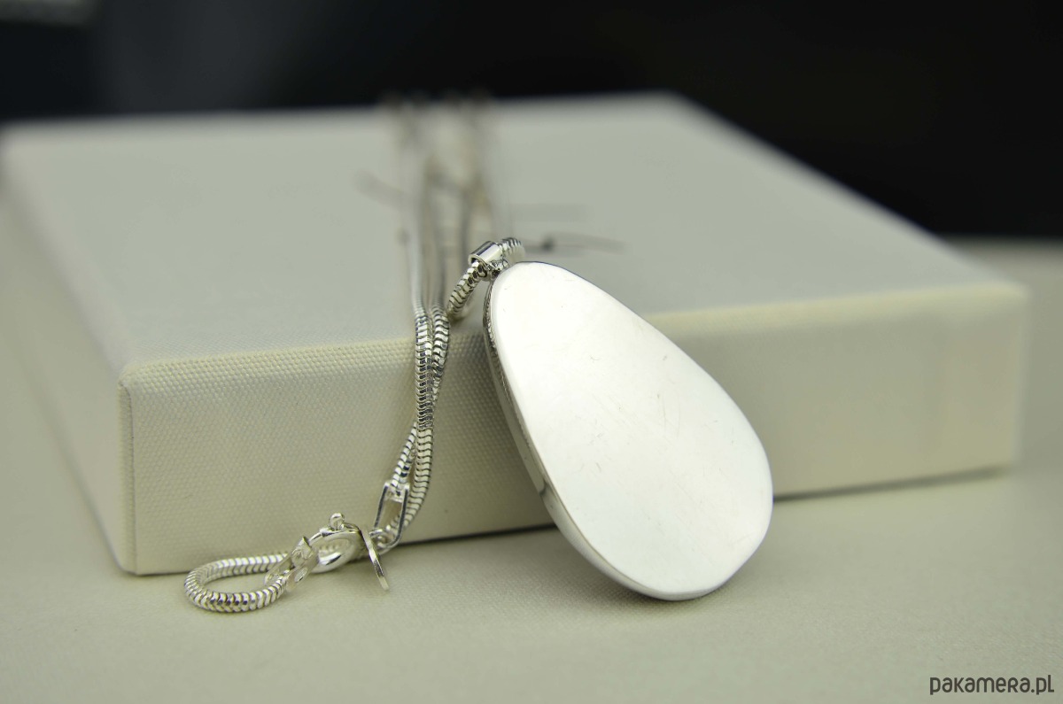 wisiory Naszyjnik z rzeźbionym bursztynem: motyw roślinny 4