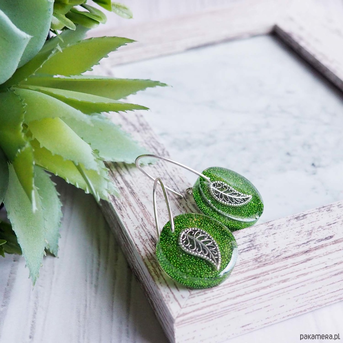 kolczyki z żywicy UNIKATOWE KOLCZYKI ZE SREBRA I ŻYWICY  oryginalne i nietuzinkowy prezent 1