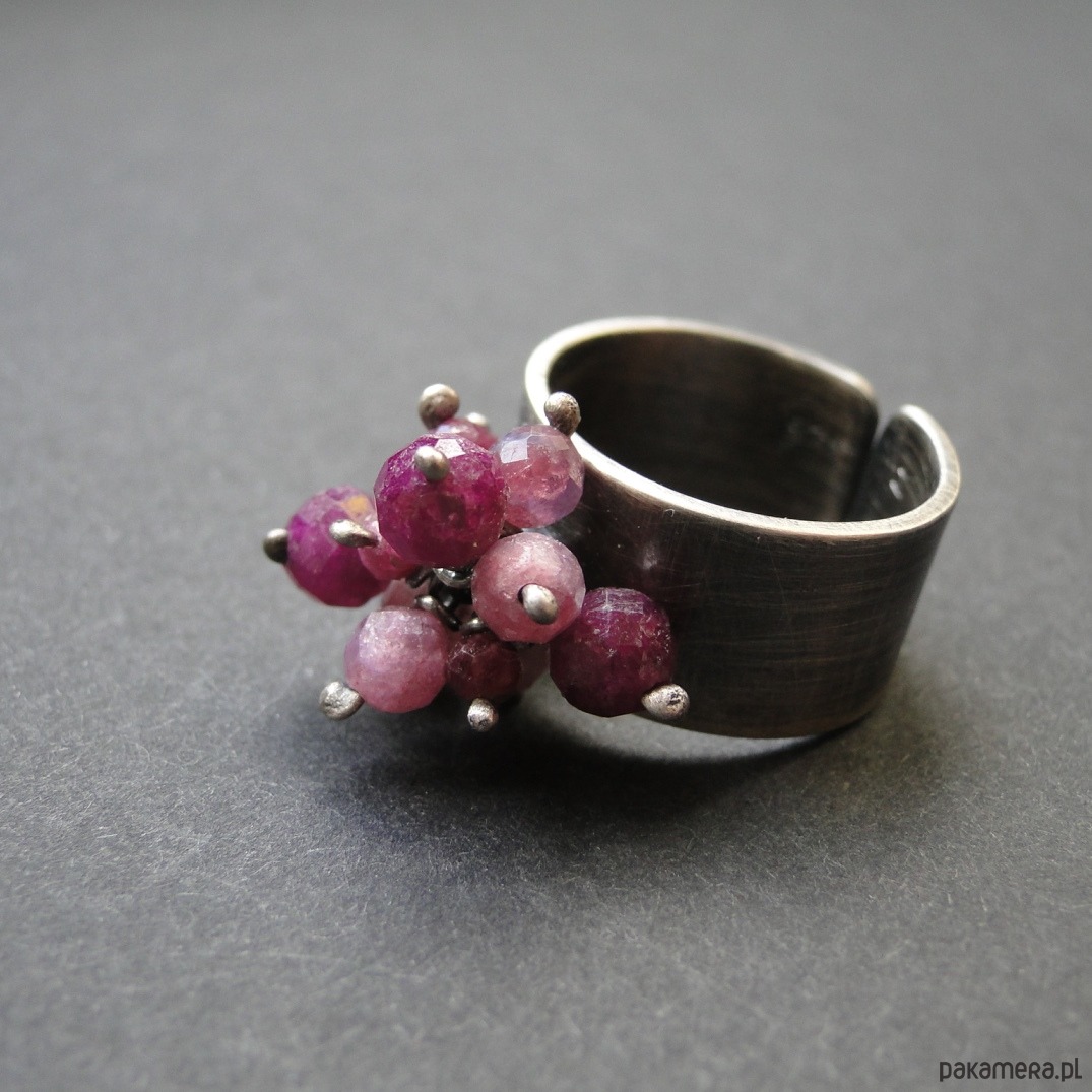 pierścionki srebrne Pierścień Wrzos z rubinami 4