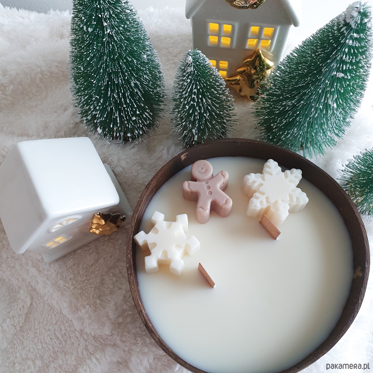 dekoracje świąteczne Świąteczna świeca sojowa w łupinie kokosa - gruszka czekolada 2