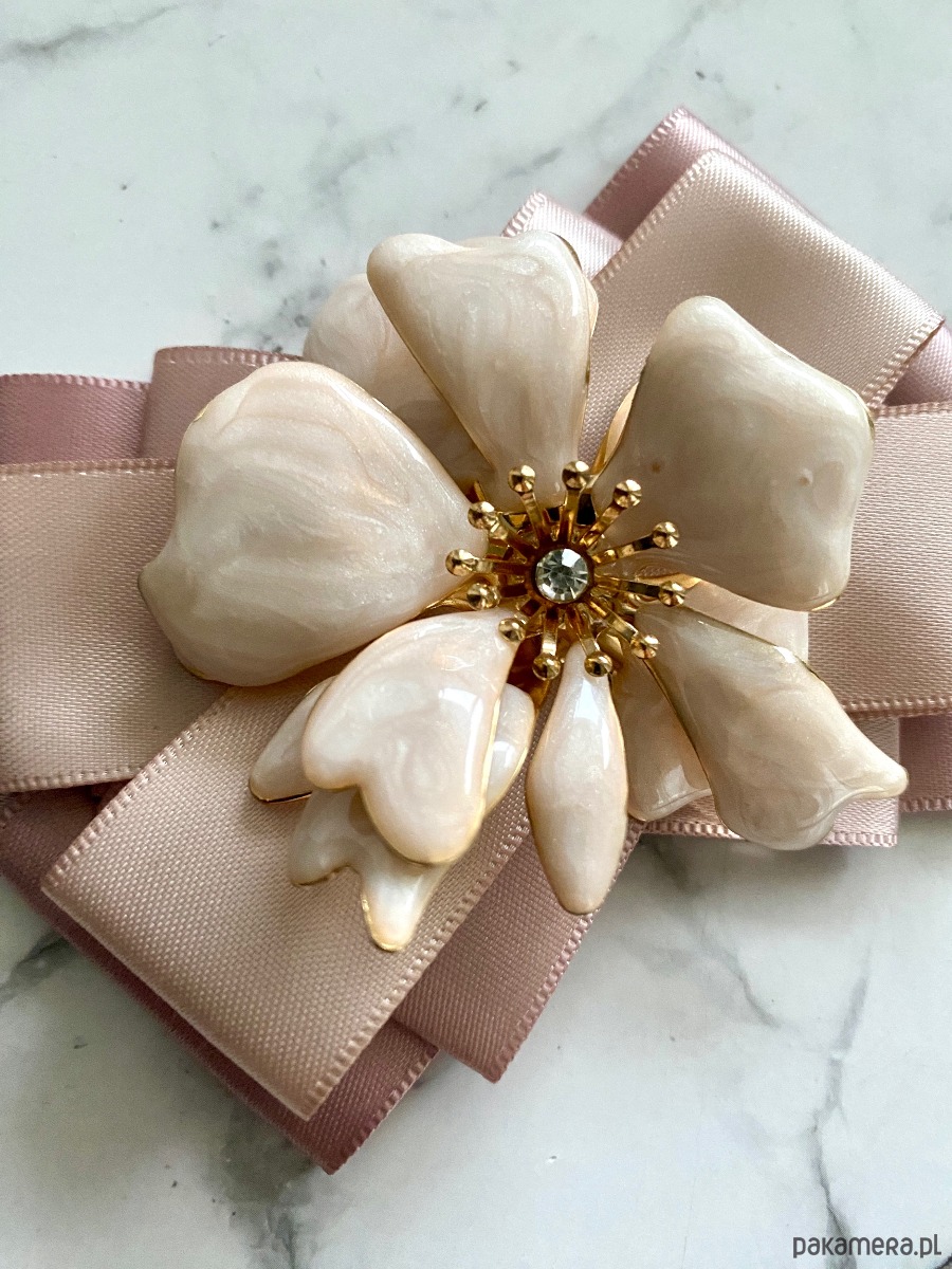 broszki Brosza  z niesamowitym perłowym Kwiatem 3d    NEW 3
