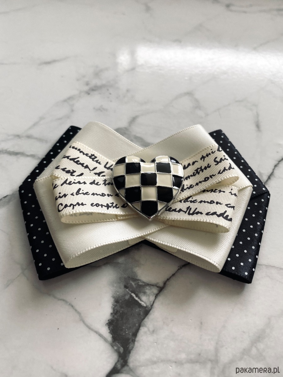 broszki Brosza Black & White z sercem z szachownicy  NEW 2