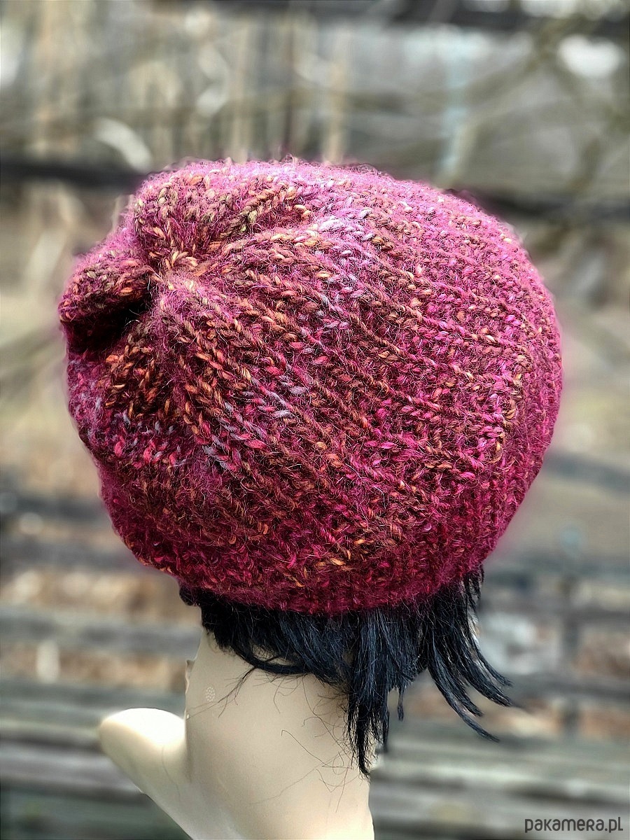 czapki damskie Z amarantem / czapka 1
