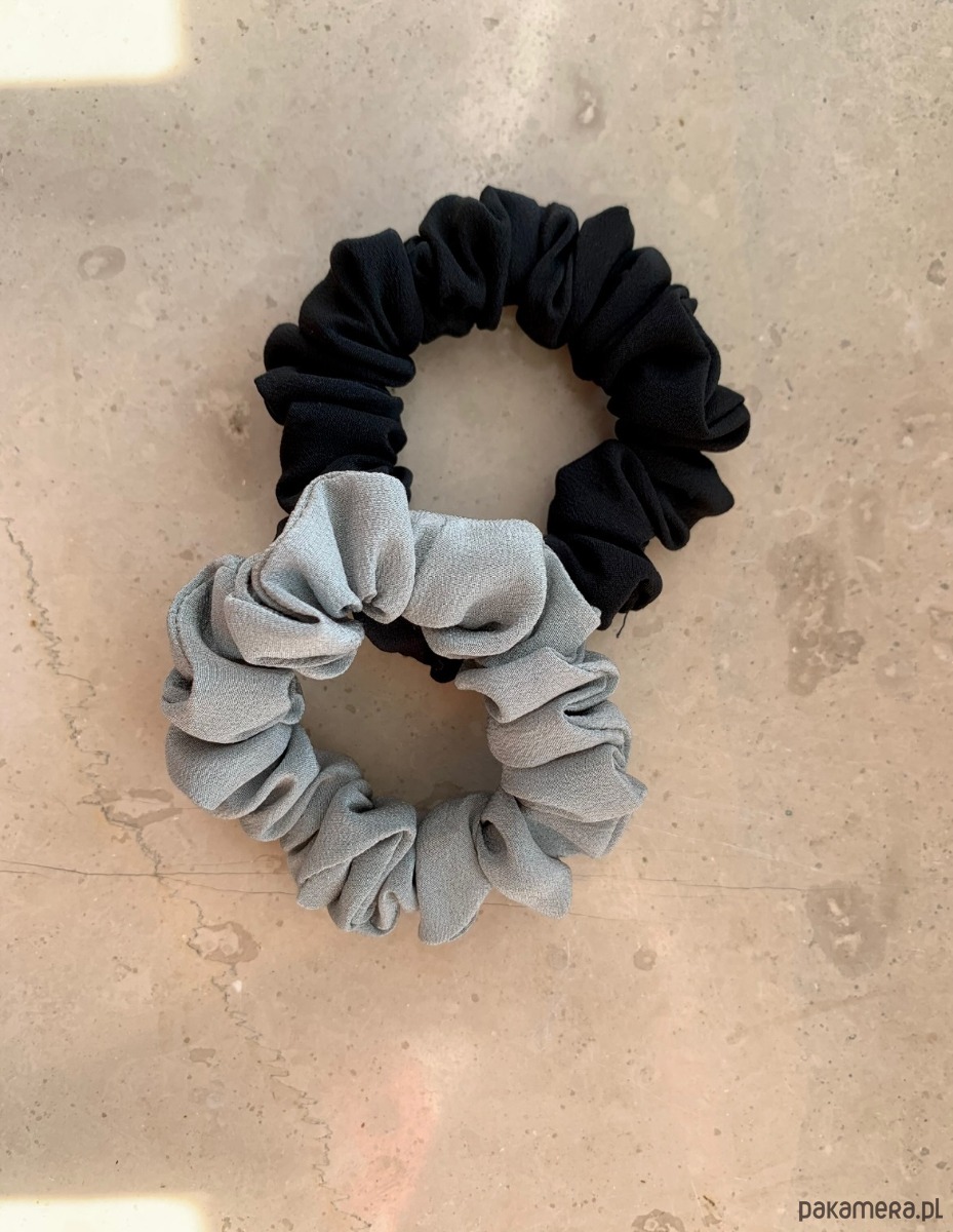 gumki do włosów 2 jedwabne gumki scrunchies Grey Silk & Black Silk 1