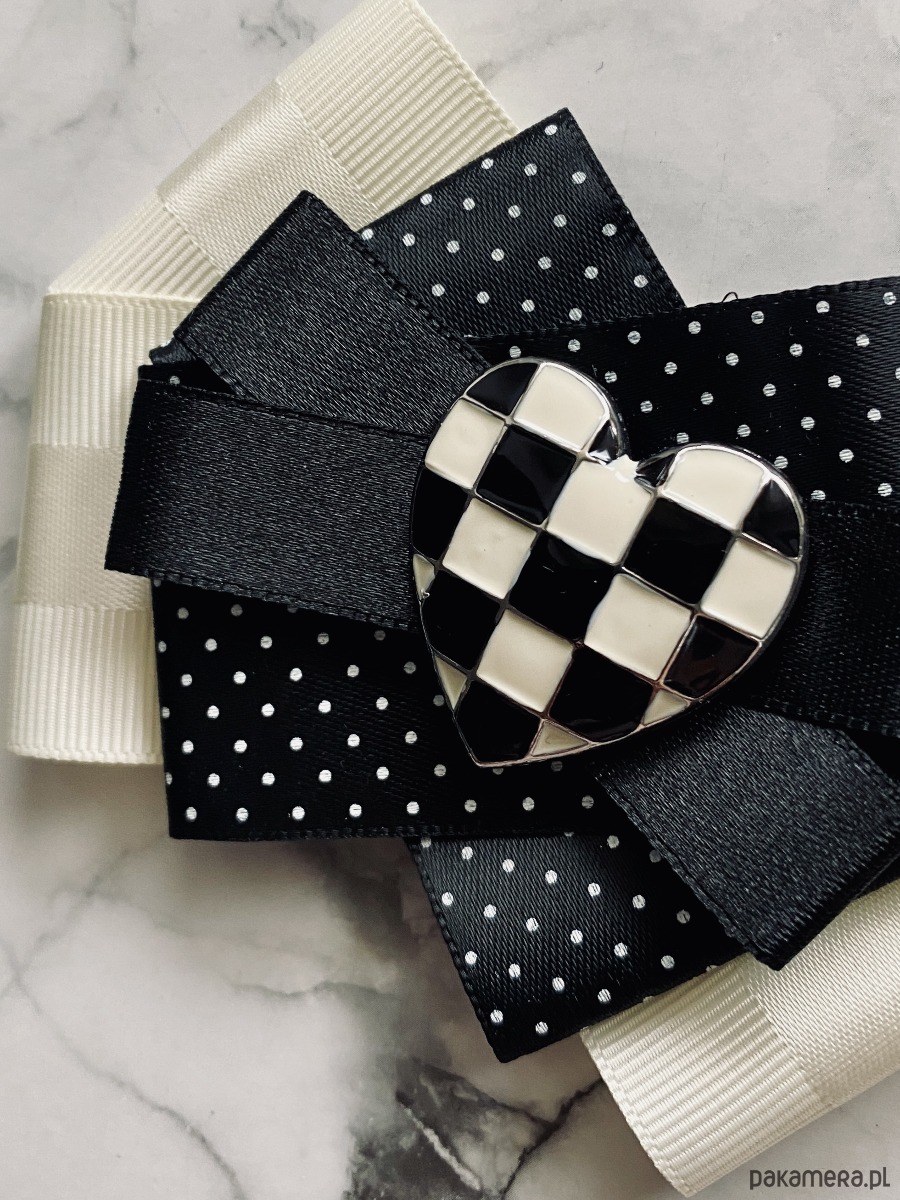 broszki Brosza Black & White z sercem z szachownicy  NEW 6