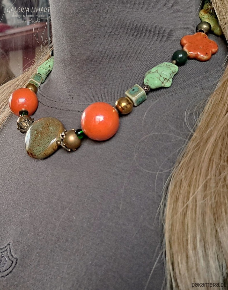 korale Elegancko i unikatowo Naszyjnik w kolorach jesieni z ceramiki i howlitu Prezent 2