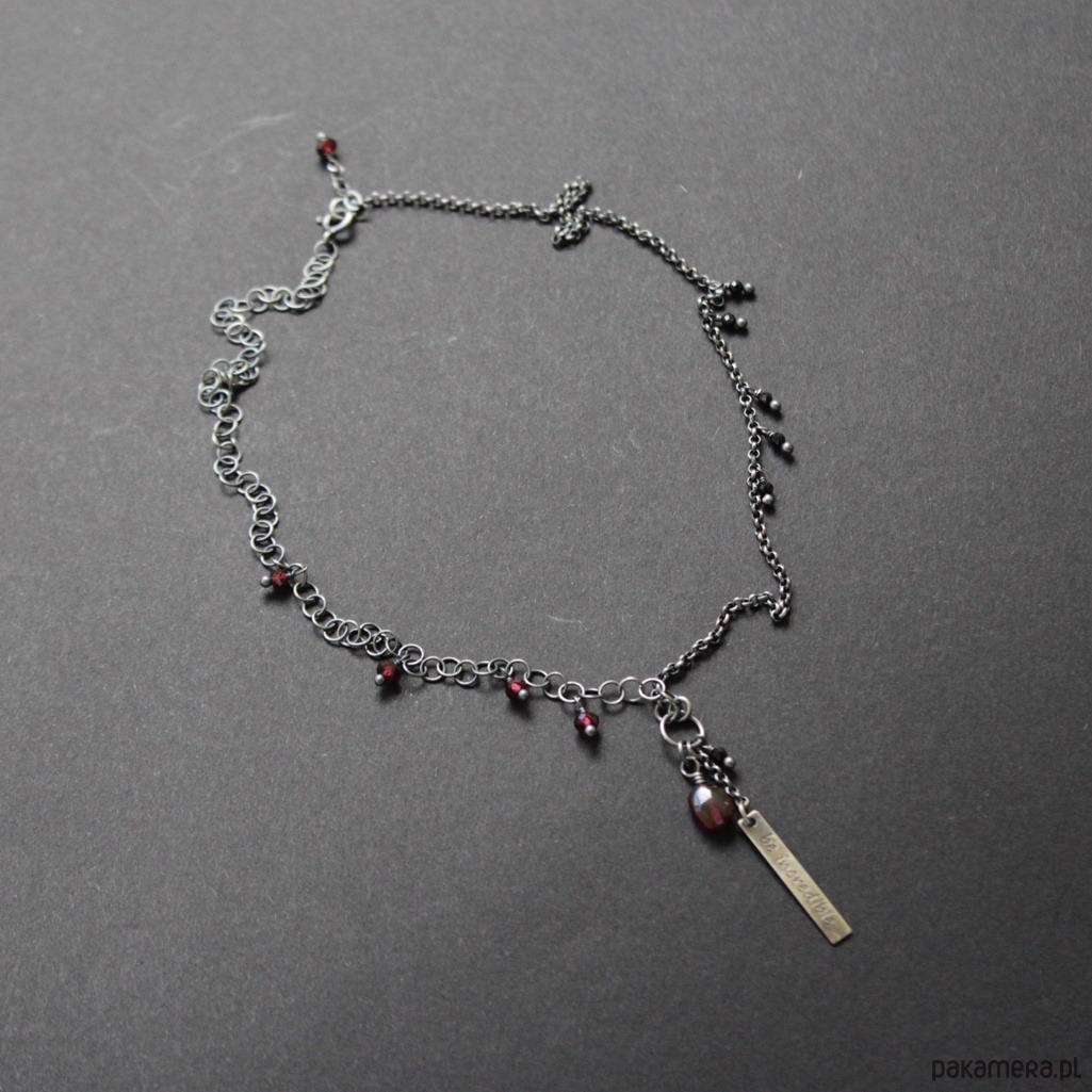 srebrne naszyjniki Naszyjnik Be incredible z granatmi i czarnym turmalinem 1