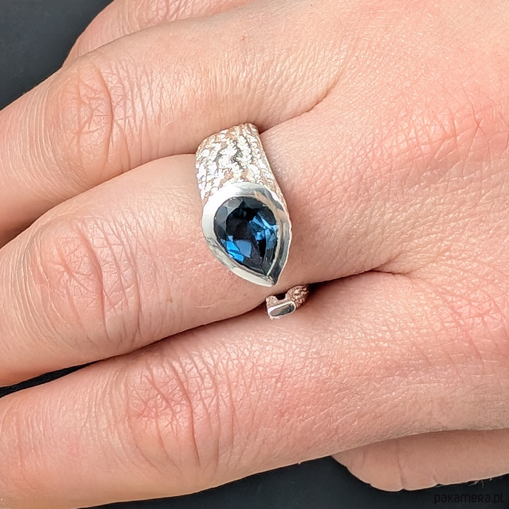 pierścionki srebrne Pierścionek london blue topaz 1