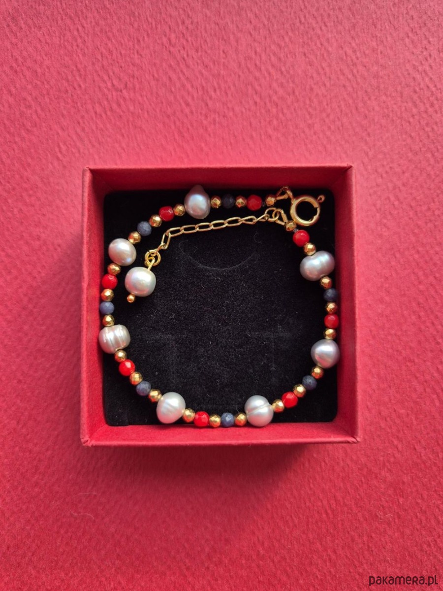 bransoletki z kamieni naturalnych Wzorzysta bransoletka z szarych pereł, korali, szafirów z zawieszką 2