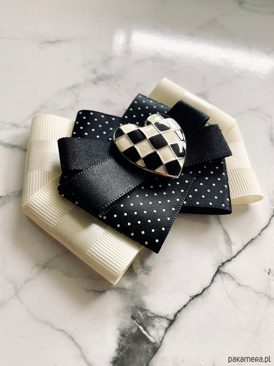 broszki Brosza Black & White z sercem z szachownicy  NEW 4