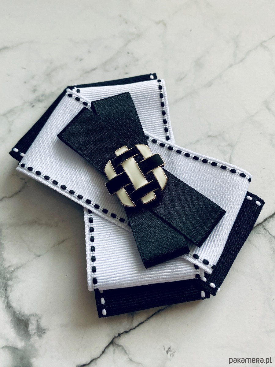 broszki Brosza Black & White z ozdobą  z szachownicy  NEW 3