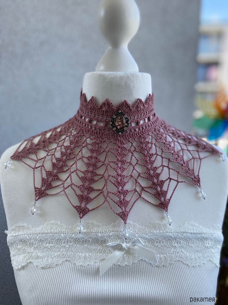 chokery Koronkowy naszyjnik w kolorze vintage rose z kryształkami 3