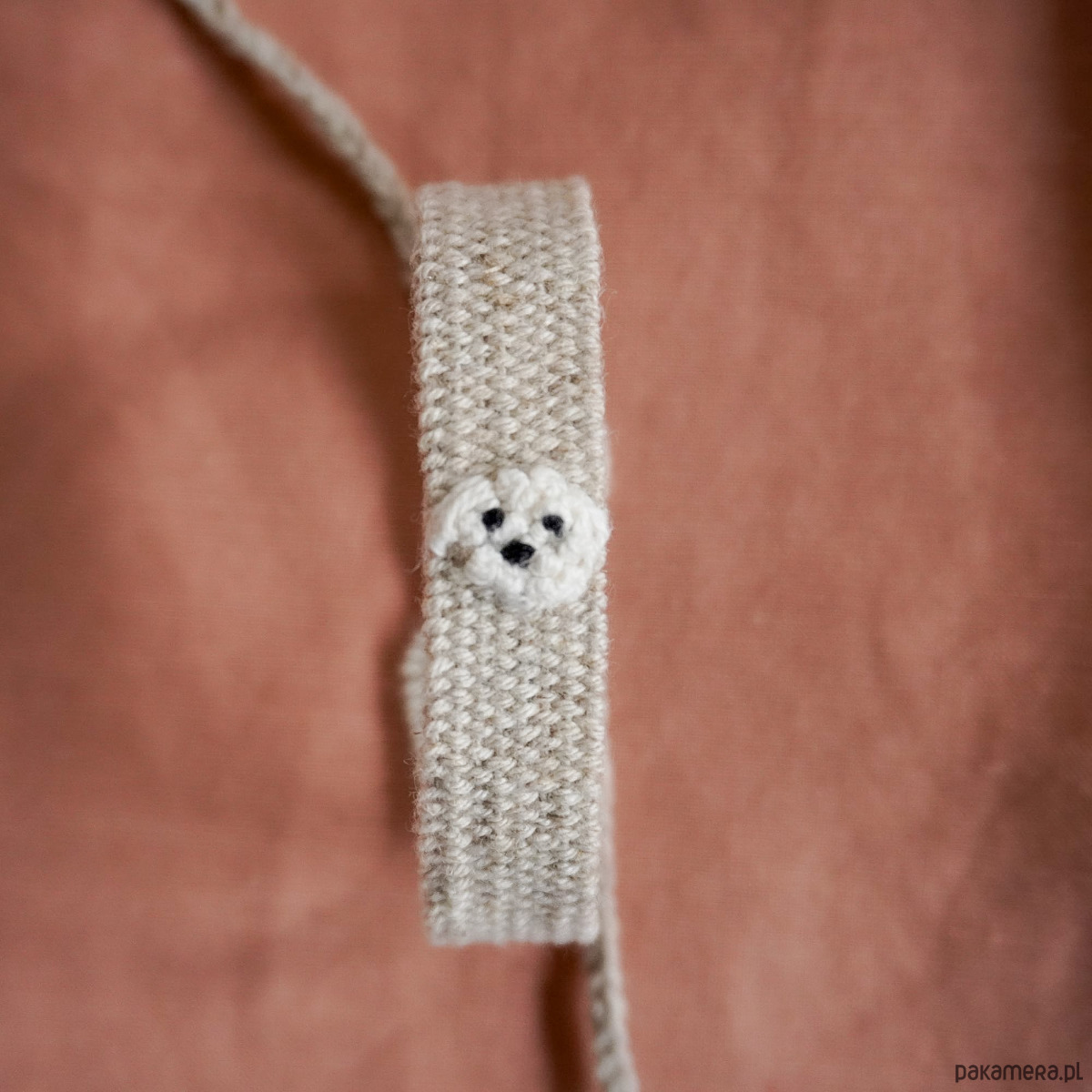 bransoletki na sznurku Unikatowa bransoletka handmade z haftowowanym pieskiem - maltańczyk 1