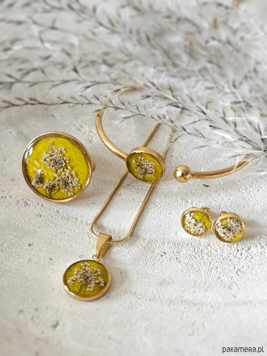 bransoletki z żywicy Bransoletka z kwiatami dzikiej marchwi 2