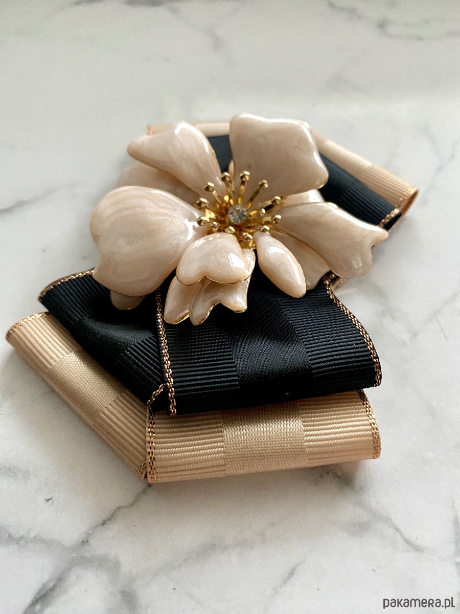 broszki Brosza  z niesamowitym perłowym Kwiatem 3d    NEW 6