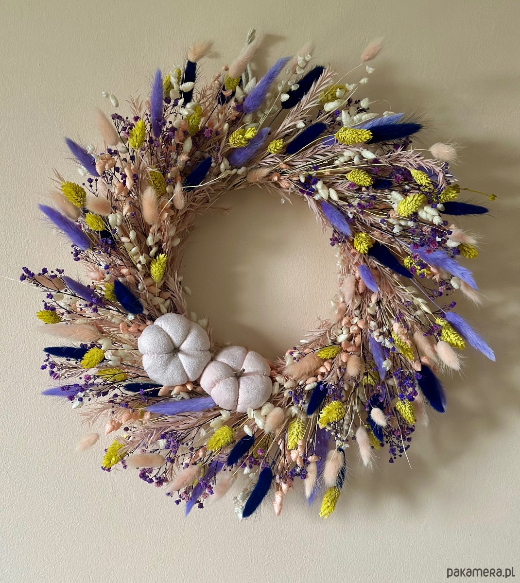 wianki Jesienny wianek z suszonych roślin z materiałowymi dyniami 2
