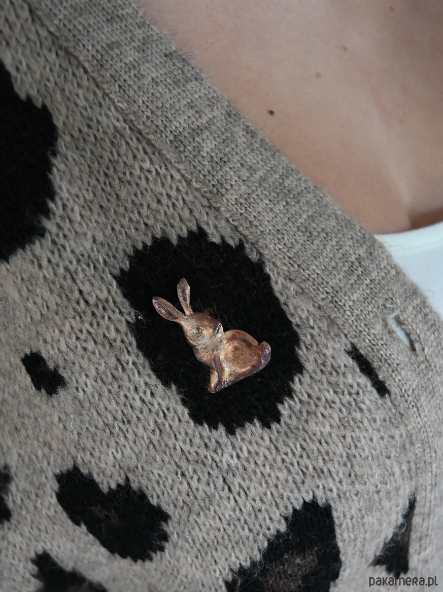 broszki Broszka srebrna z zajączkiem brązowym 2