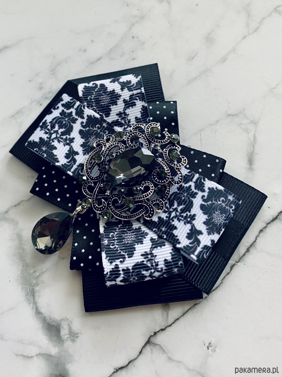 broszki Brosza Black & White z szarą kryształową ozdobą   NEW 7