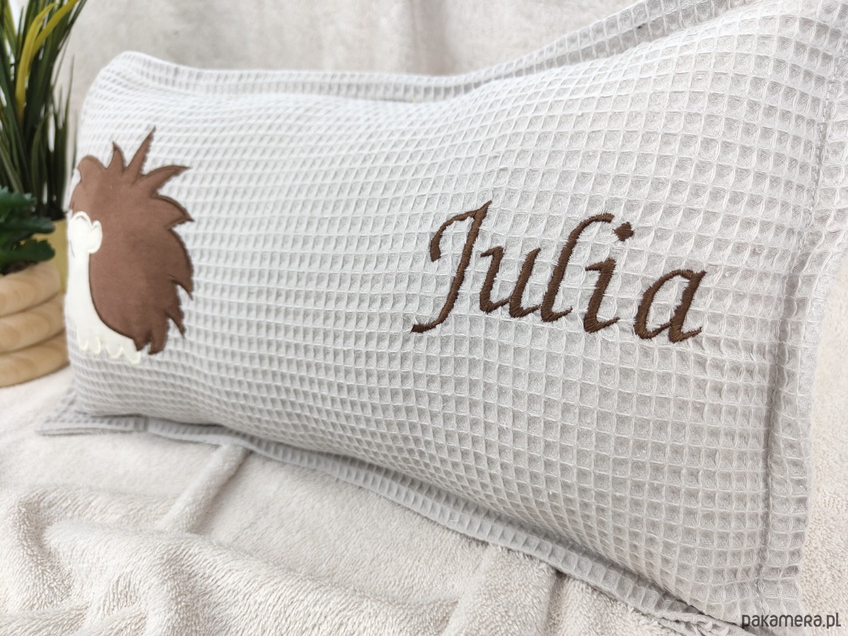 poduszki do pokoju dziecka Personalizowany prezent dla dziecka - imienna poduszka z jeżykiem 2