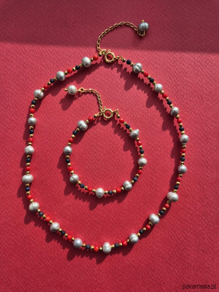 bransoletki z kamieni naturalnych Wzorzysta bransoletka z szarych pereł, korali, szafirów z zawieszką 4