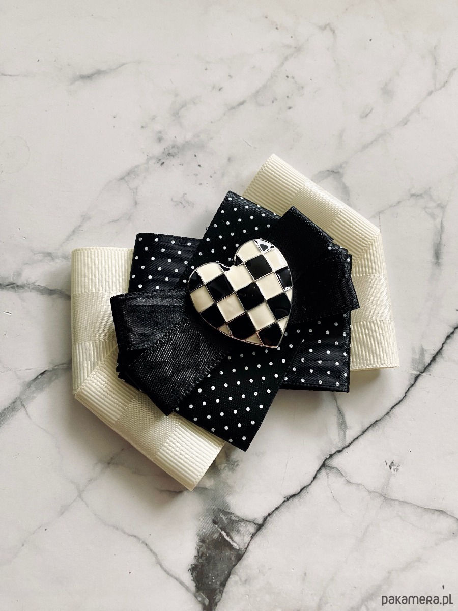 broszki Brosza Black & White z sercem z szachownicy  NEW 3