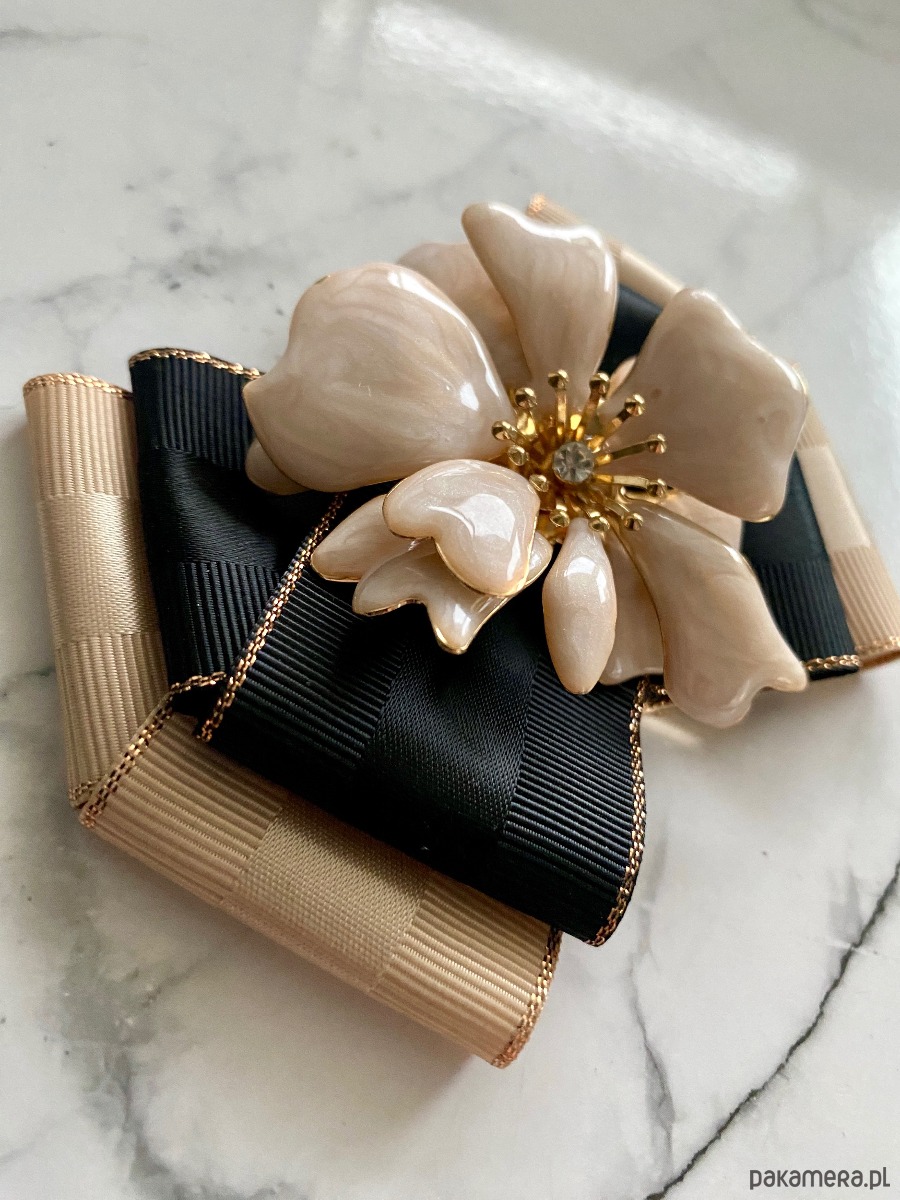 broszki Brosza  z niesamowitym perłowym Kwiatem 3d    NEW 2