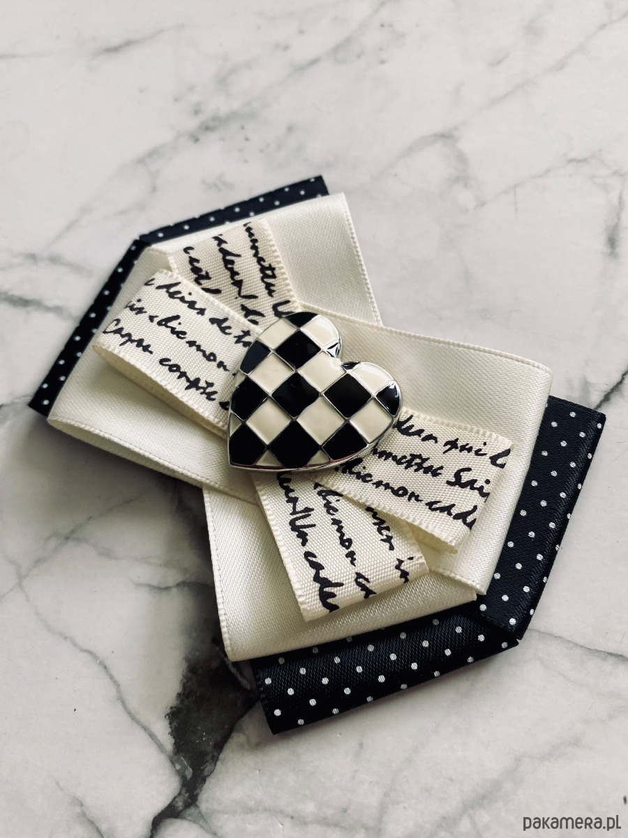 broszki Brosza Black & White z sercem z szachownicy  NEW 8