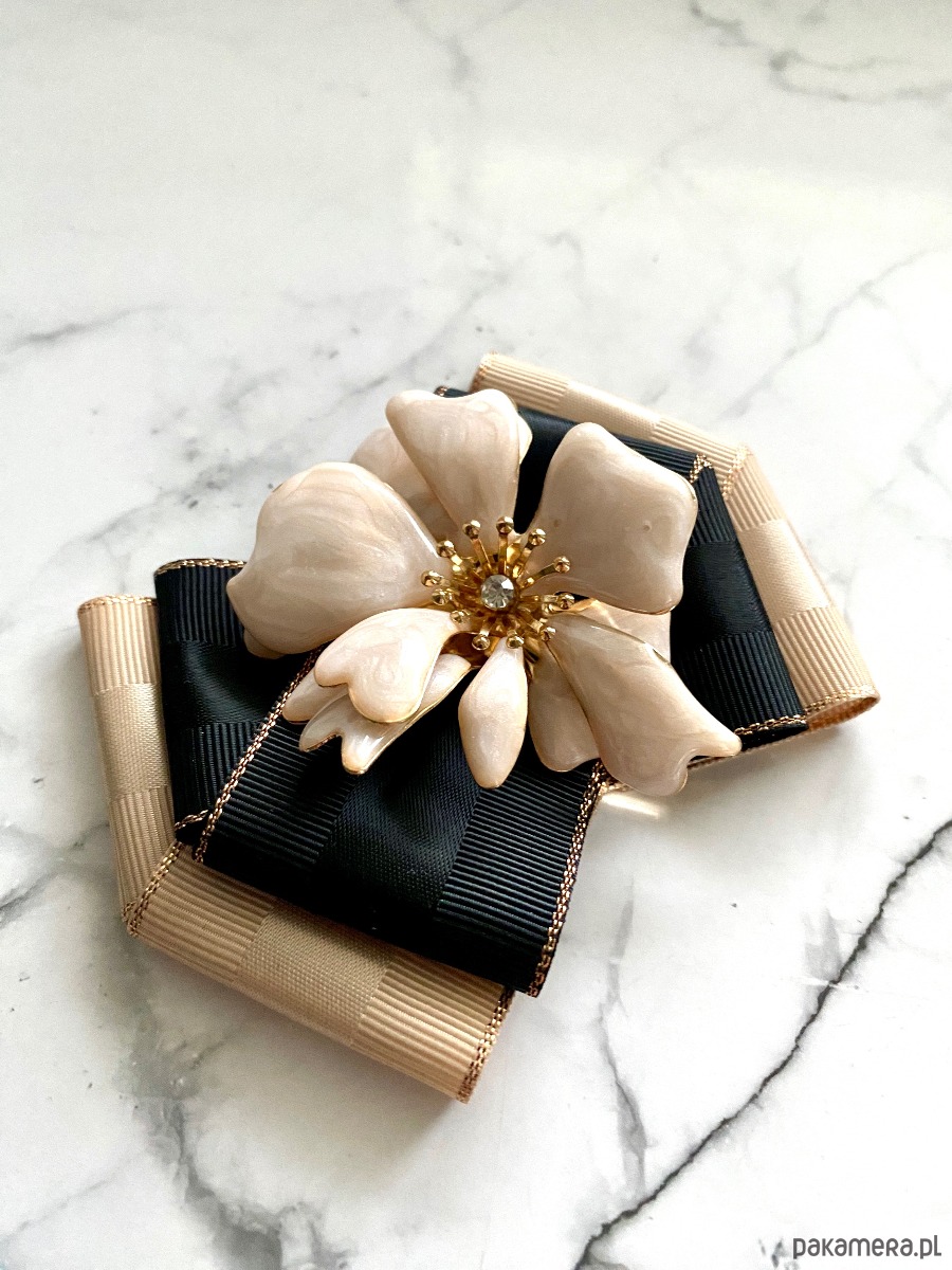 broszki Brosza  z niesamowitym perłowym Kwiatem 3d    NEW 1