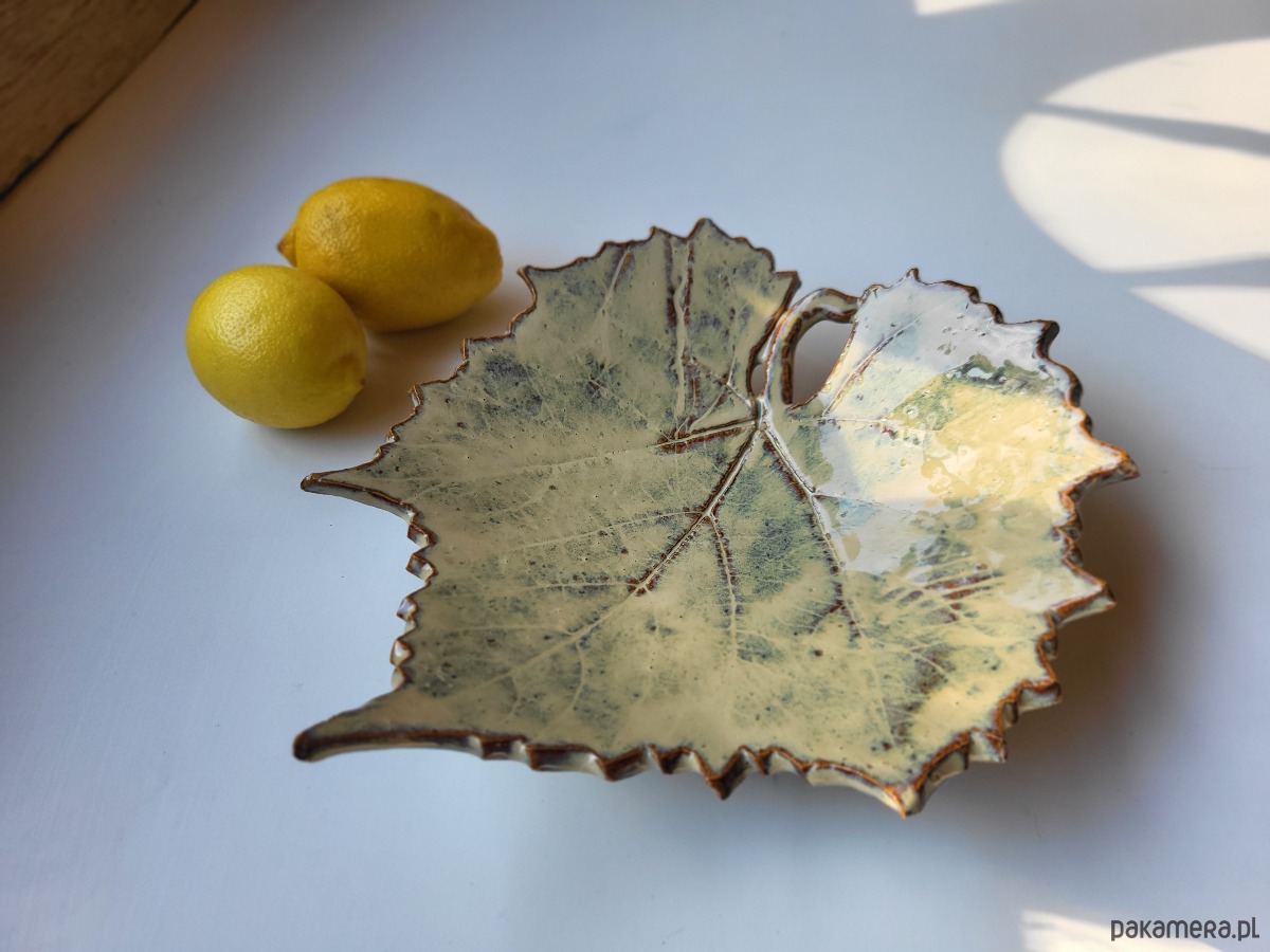 dodatki - różne Ceramiczny liść- podstawka pod biżuterię 2