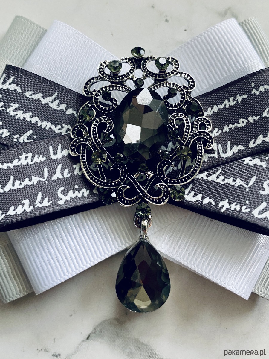 broszki Brosza Black & White z szarą kryształową ozdobą   NEW 4