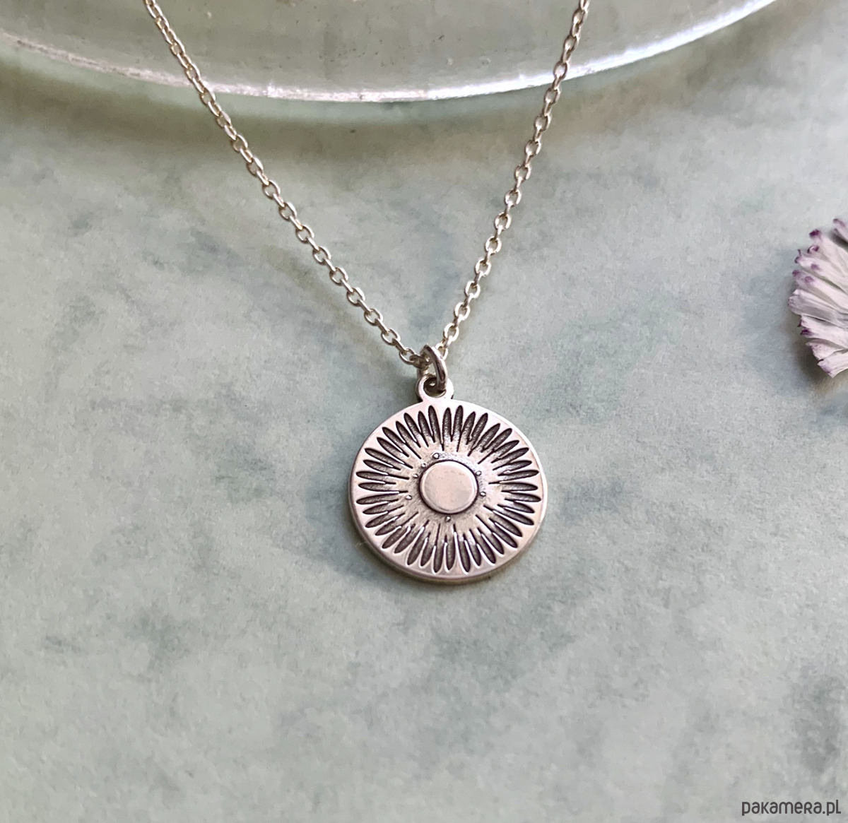 wisiory Daisy - Naszyjnik medalion- Stokrotka 2