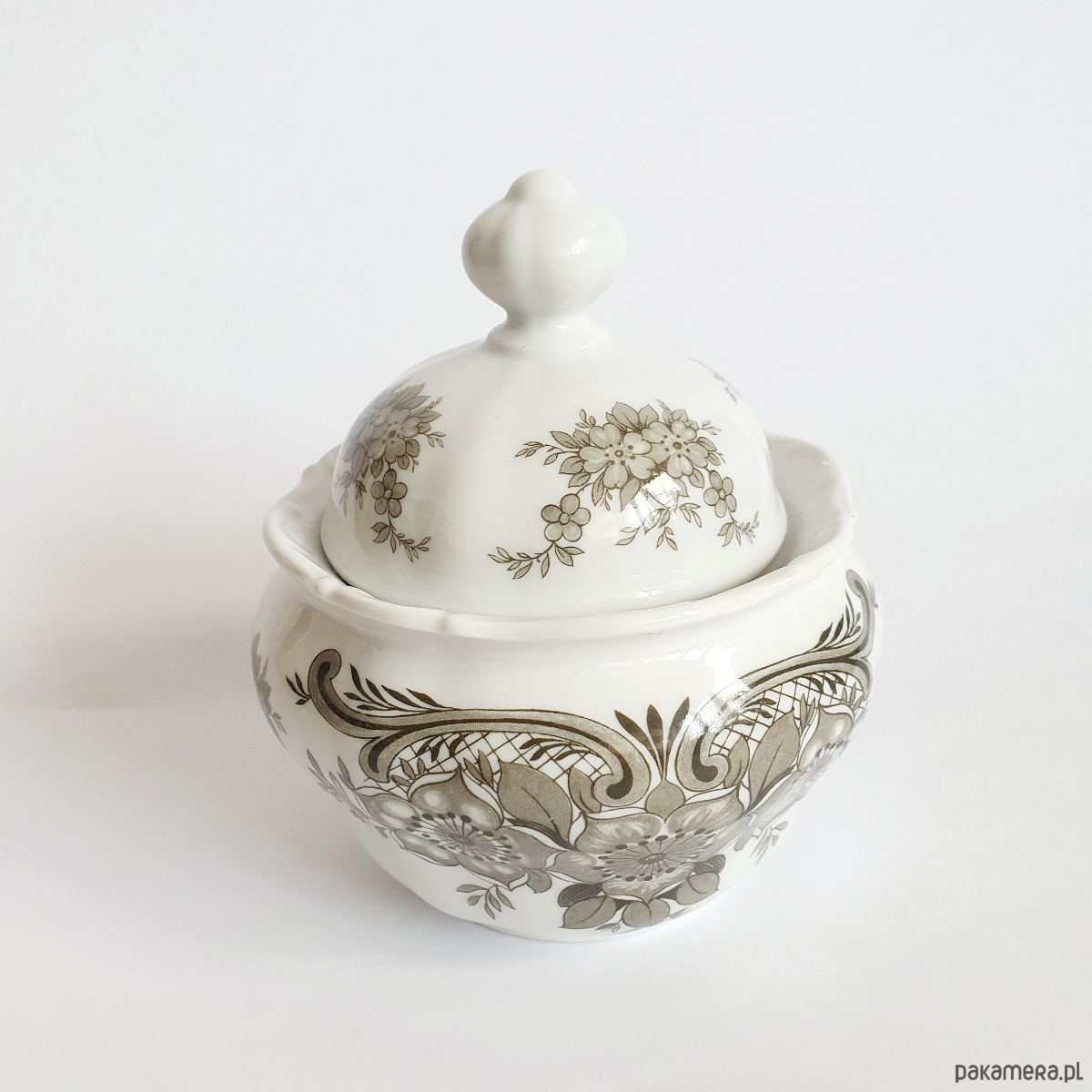 świeczniki i świece Świeca sojowa w zabytkowej cukiernicy 1