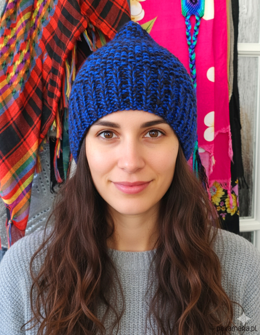 czapki damskie 6929 Czapka Zimowa w Kolorze Królewskiego Granatu i Czerni 7