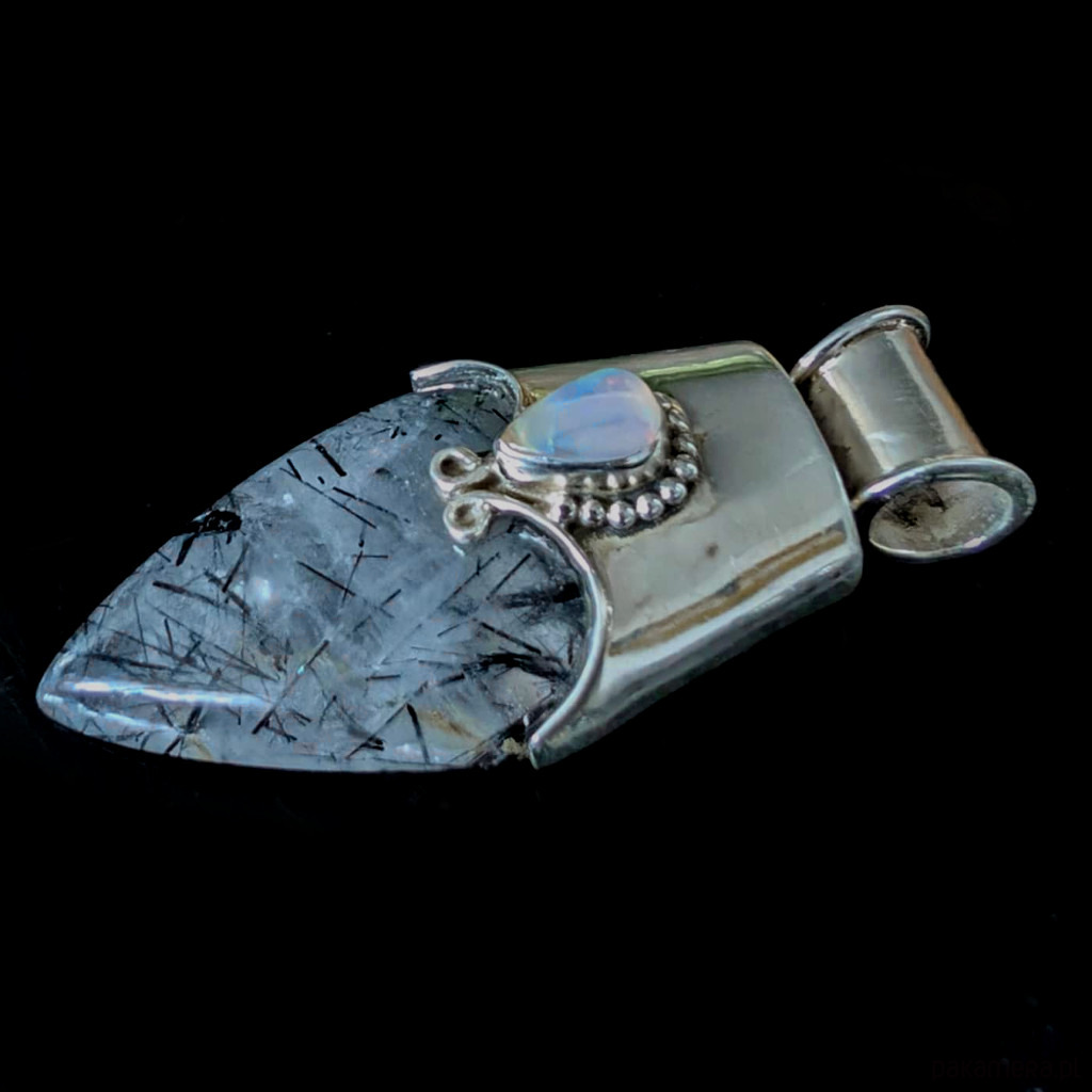 wisiory Kwarc z turmalinem i opal 3